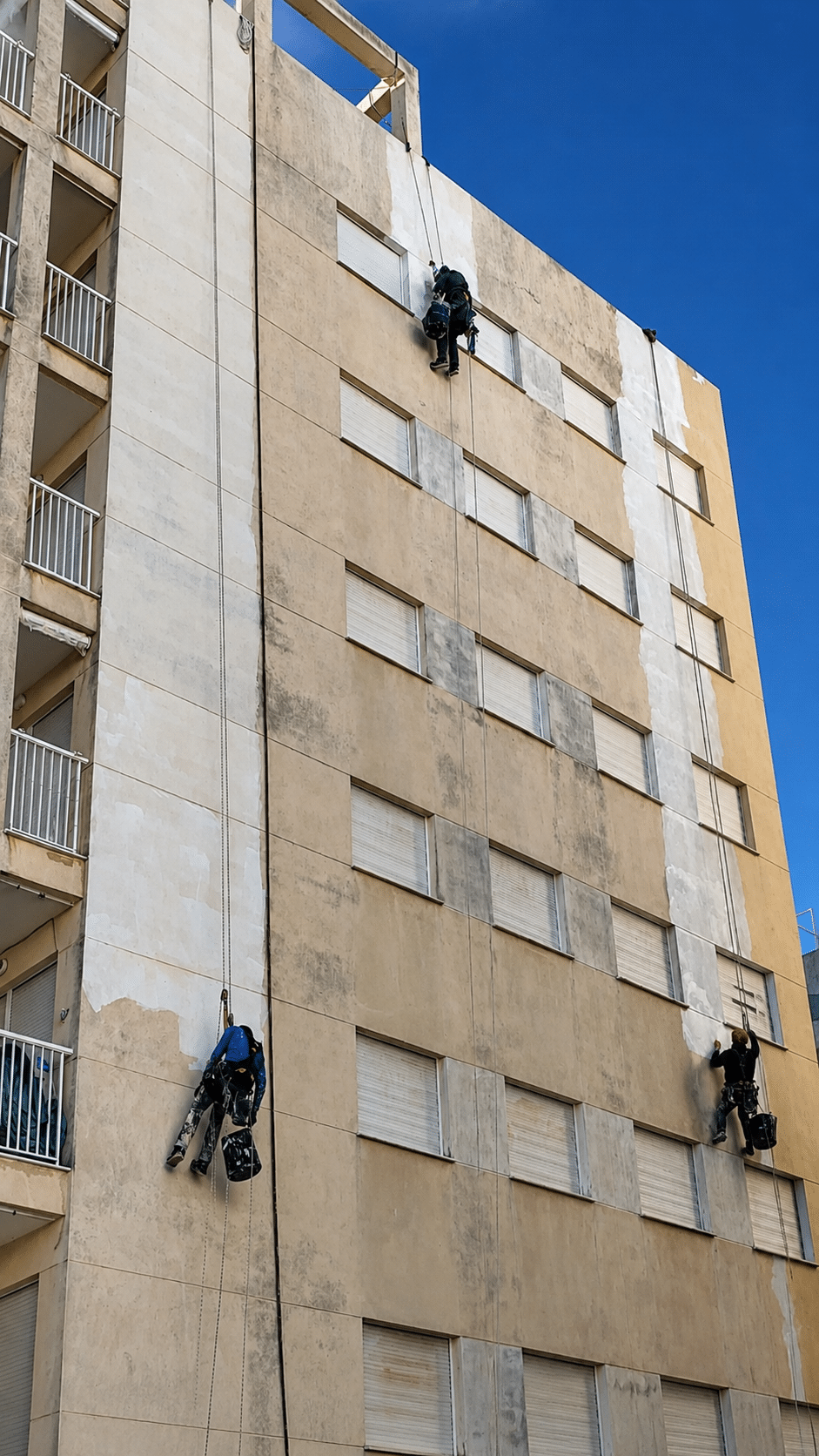 Pintura exterior de edificios - trabajos verticales Alicante